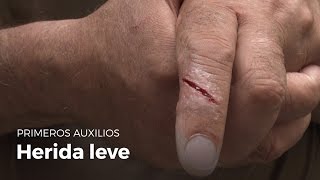 Aprende gestos de primeros auxilios  Herida leve [upl. by Leunamme]