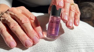 Glow manicure w Je Glow Le Mini Macaron [upl. by Nolad]