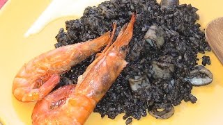 Paella de arroz negro  La Cocina de Loli Domínguez Loli Domínguez [upl. by Yengac]