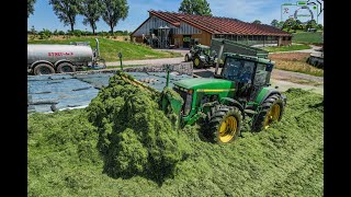 Berge versetzen mit einem echten Eisenschwein John Deere 8100 schiebt Grassilage [upl. by Anileh]