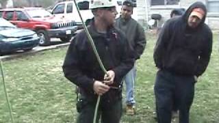 Why tree climbers should tie in with a cinching anchor knot [upl. by Yt]