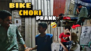 apne Czn ka sath bike chore ka park 🤣🤣 [upl. by Aihtiekal]