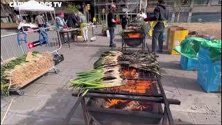 Calçotada a la Rambla Badal  Barri La Bordeta  Barcelona 2024 [upl. by Alcine983]