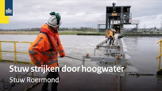 Stuw afbreken vanwege hoogwater in de Maas [upl. by Siri]