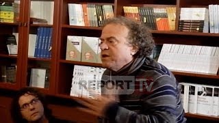 Report TV  AsqeriuKumbarosTunduni teatri nëpër rrethe ka vdekur [upl. by Asylem]