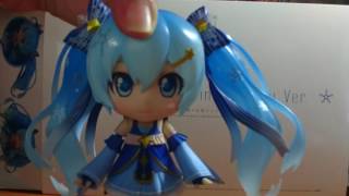 Unpack Nendoroid Snow Miku 2017 Twinkle Snow Ver [upl. by Lajes]