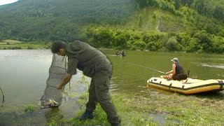 Pecanje šarana soma i babuške Bovansko jezero kod Sokobanje  Pecanje na plovak i dubinsko pecanje [upl. by Gnet255]