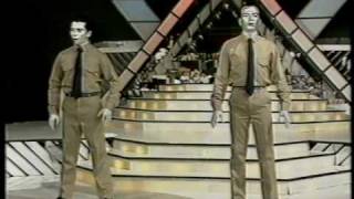 Los Robots Humanos  Boing Boom Tschak  Kraftwerk 1991 quotTelemaníasquot Cba Argentina [upl. by Ultun]