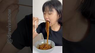 Cece makan mie hitam terlarang dewivanow miehitam jajangmyeong challange ketaatan [upl. by Niko540]