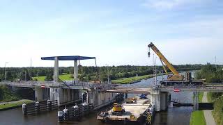 Timelapse vervangen liggers brug Kootstertille [upl. by Acinorav17]