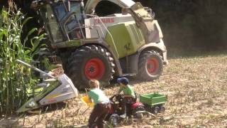 Maishäckseln XXL  Claas Jaguar 970 vs Rolly Toys  Corn Chopper [upl. by Ytinirt]