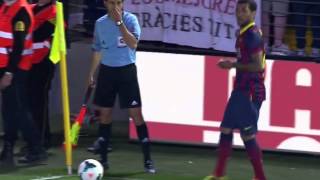 Daniel Alves eats banana during match vs Villareal [upl. by Lukasz]