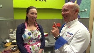 Gevulde chocoladetaart  SOS Piet  VTM Koken [upl. by Ogg]