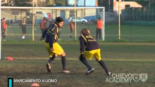 Allenamento di calcio esempi di esercizio la marcatura a uomo [upl. by Anahsor]