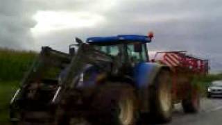 New Holland T7540 mit Holder Feldspritze im Eínsatz [upl. by Blessington]