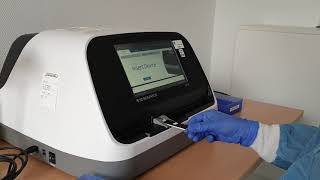 Antigeen sneltest werking SD Biosensor [upl. by Assyli]