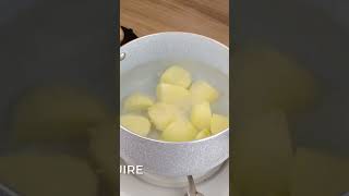 Si vous avez 1 pommes de terre et 1 œufs à la maison préparez cette merveilleuse recette  shorts [upl. by Hanover188]