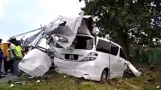 Toyota Alphard Vellfire MPV Accident Rip Apart Wreckage Bentong Kedah Malaysia [upl. by Martainn]