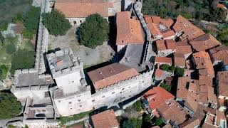 Il Castello Caetani di Sermoneta visto dal drone [upl. by Annaej]