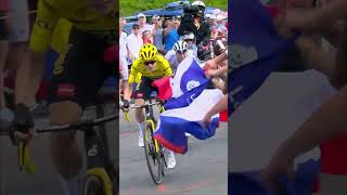 💪 🤩 Vingegaard attacks 💪 🤩 Vingegaard attaque au sommet du Col de la Joux Plane  shorts [upl. by Amikat398]