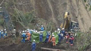 Continúa la búsqueda de desaparecidos por el terremoto del norte de Japón [upl. by Eindys925]