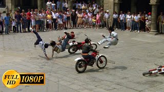 Jackie Chan and Yuen Biao punished motorcyclists in the square  Wheels on Meals 1984 [upl. by Nelleyram794]