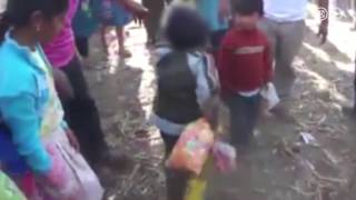 Emborrachan a dos niños durante una fiesta en Perú  Internacional [upl. by Ahsatin]