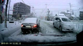 2013年1月14日大雪でスタックする車多数＠川崎市多摩区堰 [upl. by Yolane]