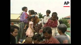 INDONESIA BORNEO REFUGEES FLEE AFTER FIGHTING ERUPTS [upl. by Pittman933]