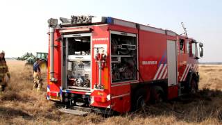 Brandweer blust eigen voertuig  brand Hoge Veluwe [upl. by Shatzer]