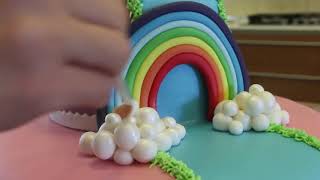 Torta di compleanno per bambini con arcobaleno e nuvolette Sub ENG [upl. by Berner523]