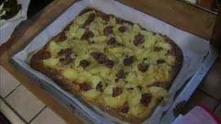 Pizza con patate e salsiccia [upl. by Spense]