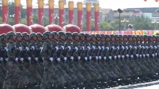 2 Fête nationale chinoise défilé militaire marquant le 60e anniversaire [upl. by Nidya349]