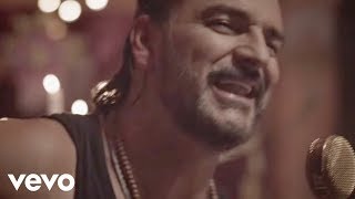 Ricardo Arjona  Ella A Solas Con el Circo Soledad [upl. by Lechner]