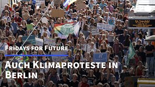 Tausende demonstrieren in Berlin für eine bessere Klimapolitik  AFP [upl. by Dredi]