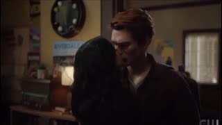 Veronica refuses to tell Jughead about the break up  Riverdale 5x02 [upl. by Raouf]