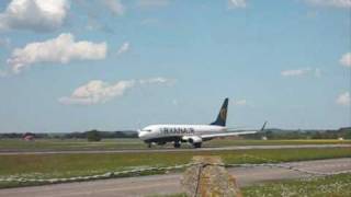 Start einer Ryanair 737 in Memmingen [upl. by Yedarb]