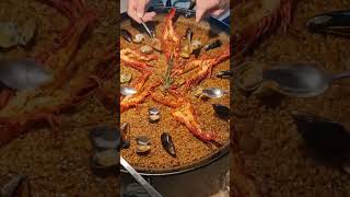 Paella de mariscos  BARCELONA  ManÃ¡ 75 [upl. by Aisatan]