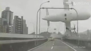 Taiwan Autofahrer filmt Flugzeugabsturz  DER SPIEGEL [upl. by Dhumma847]