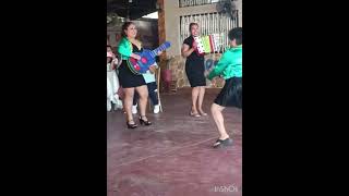 La maestras con alegría bailan al son de la música [upl. by Ainigriv51]