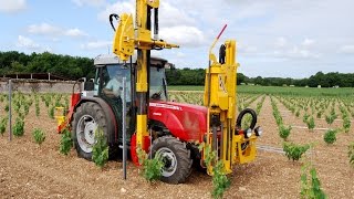 Enfoncepieux viticole entre roues avec enfoncepointerolle à lavant [upl. by Eivad974]