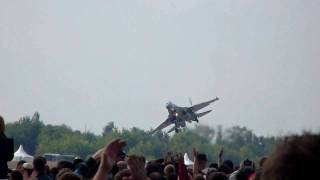 Su35 Crazy landing [upl. by Mckinney]