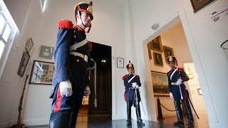 El uniforme histórico de los Granaderos en detalle [upl. by Anastatius965]