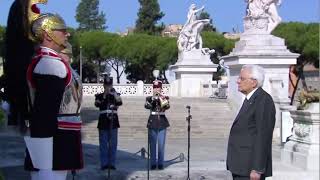 Festa della Repubblica il presidente della Repubblica rende onore ai caduti [upl. by Blanche]