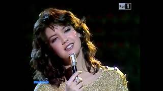 Paradise  live performance by Phoebe Cates in Italy [upl. by Azaleah]