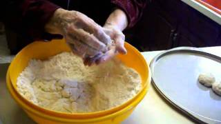 How to Make Mommas Homemade Biscuits [upl. by Judith]