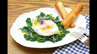 Pochiertes Ei mit Spinat Rezept Video  How To Prepare Poached Egg With Spinach Recipe [upl. by Anthe887]