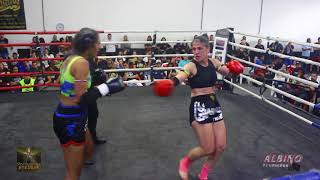 PORTUÁRIOS STADIUM  Monique Piske Jaragua Thaiboxing x Milena Ammann MTT 70 Kg [upl. by Dettmer]