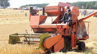 Dronningborg D900 on duty in the field harvesting Barley in the 2021 amp 2022 Harvest season [upl. by Kcira]