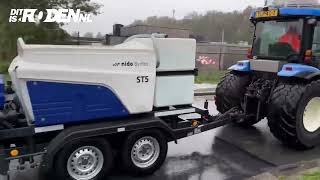 Wethouder Robert Meijer de eer om eerste zout uit nieuwe silo in strooiwagen te deponeren [upl. by Tomkin166]